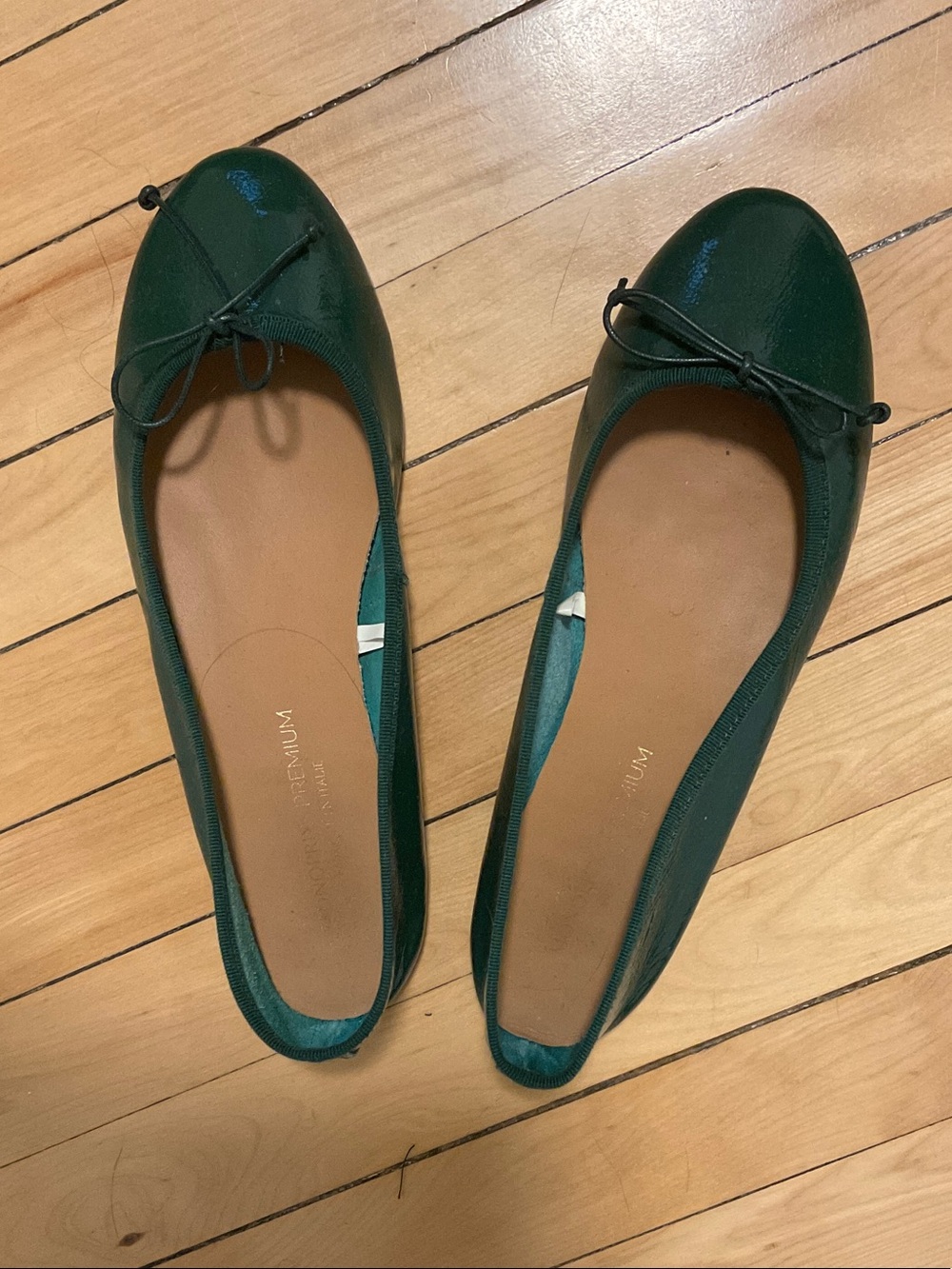 Green Women’s Ballet Flats with Bow Trim